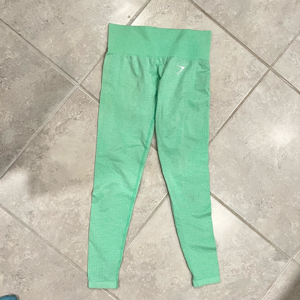 Gym shark leggings